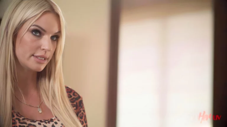 Sexy Lesbian Chicks Enjoy Fucking Hard