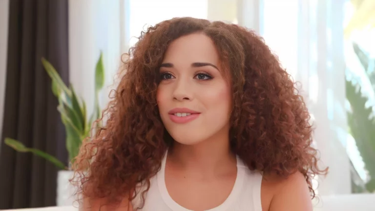 Willow Ryder's Ass Goes For A Wild Ride