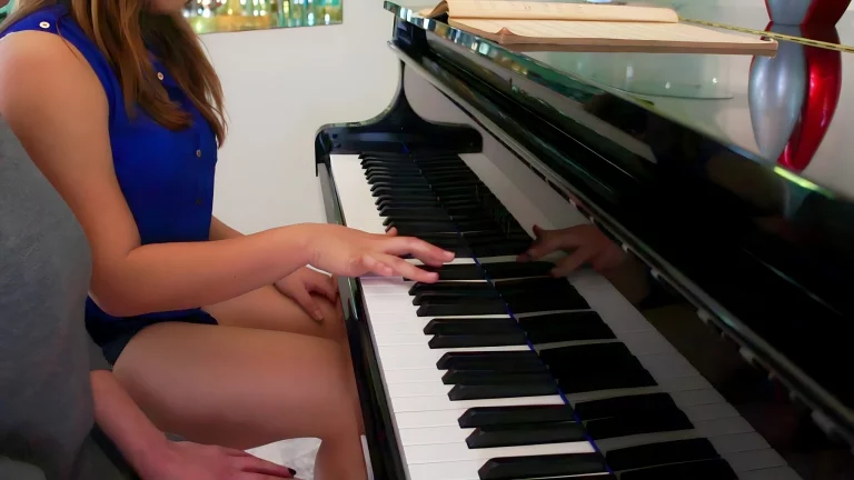 Amateur Lesbian Piano Lick And Screw