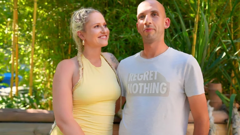 Inked Bombshell Loves Fucking Outdoors