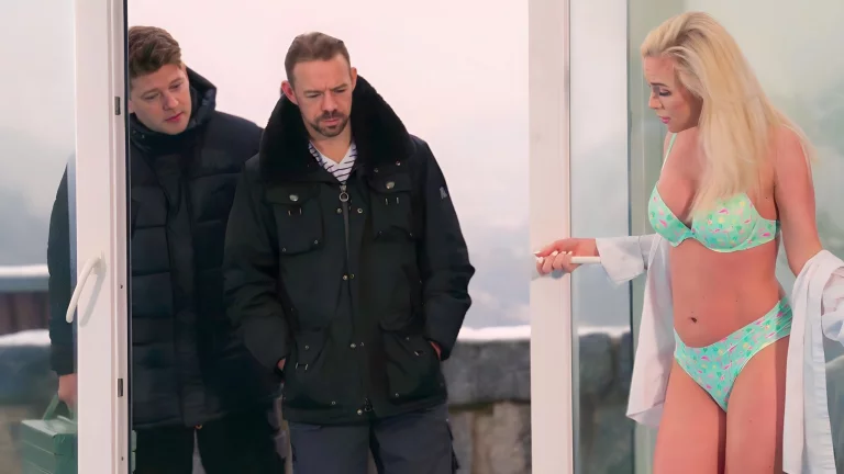 Pool Repair Men Take Turns DPing Sexy Blonde Mother & Daughter